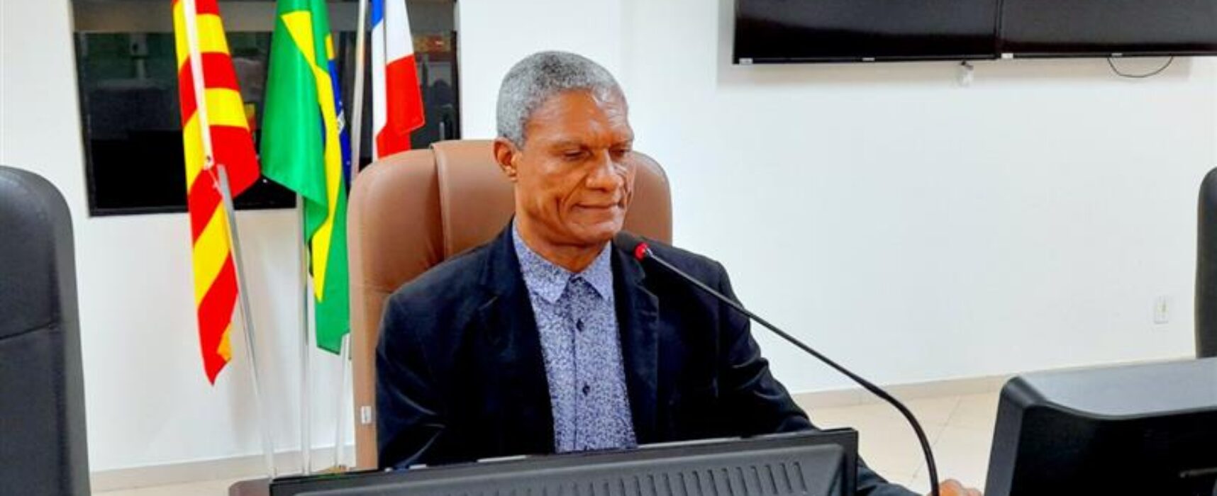 Vereador Augustão pede instalação de refletores nos campos de futebol do Iguape e Sambaituba