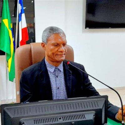 Vereador Augustão pede instalação de refletores nos campos de futebol do Iguape e Sambaituba
