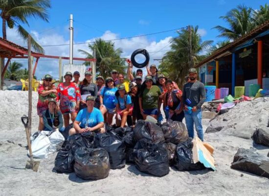 ILHÉUS: Mutirão de Limpeza da Praia do Joia do Atlântico aconteceu neste sábado, 16