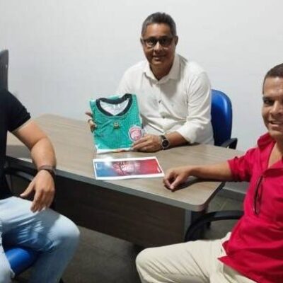 ILHÉUS: SECRETÁRIO ARI SILVA RECEBE EXECUTIVO DO BARCELONA 