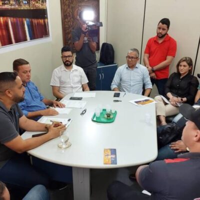 Prefeitura dialoga com moradores e donos de bares da Avenida Manoel Chaves