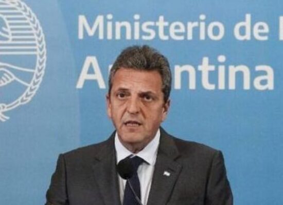 Candidato a presidente da Argentina, ministro da Economia isenta trabalhadores do Imposto de Renda