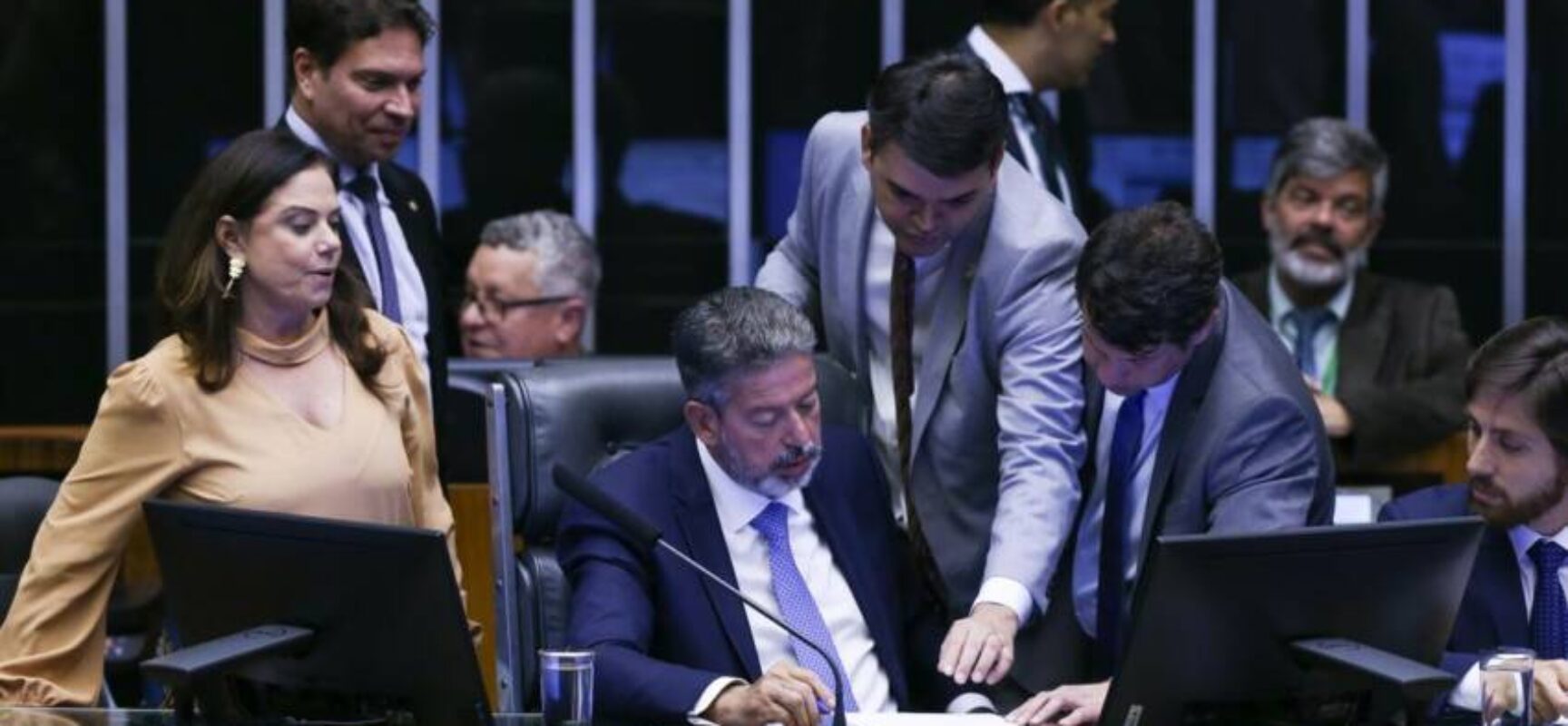 Câmara conclui votação do projeto que altera regras eleitorais