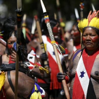 Mulheres indígenas marcham em Brasília contra violência