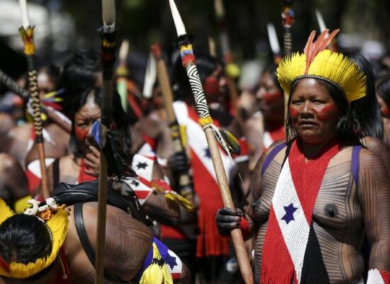Mulheres indígenas marcham em Brasília contra violência