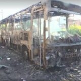 Grupo armado incendeia ônibus no bairro de Paripe em Salvador