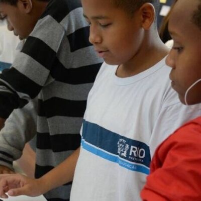 Redes de ensino buscam caminhos para uso de tecnologia nas escolas