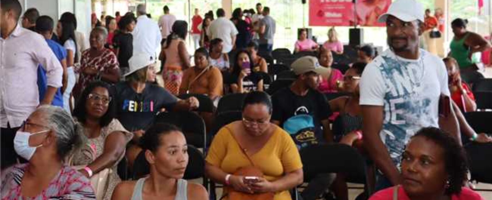 Outubro Rosa: Ilhéus promove mega ação e presta 1,5 mil atendimentos no Centro de Convenções