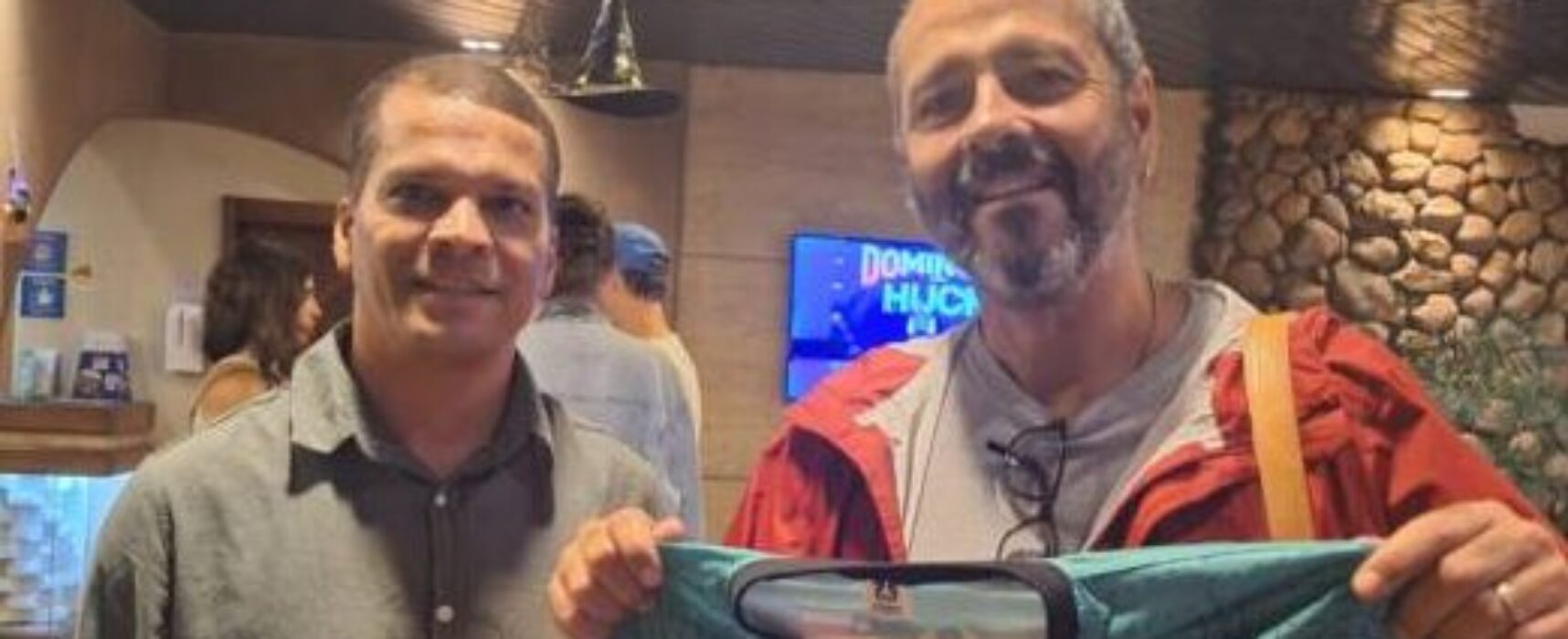 MARCOS PALMEIRA DE PAULA RECEBE MANTO DO BARCELONA 