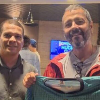 MARCOS PALMEIRA DE PAULA RECEBE MANTO DO BARCELONA 