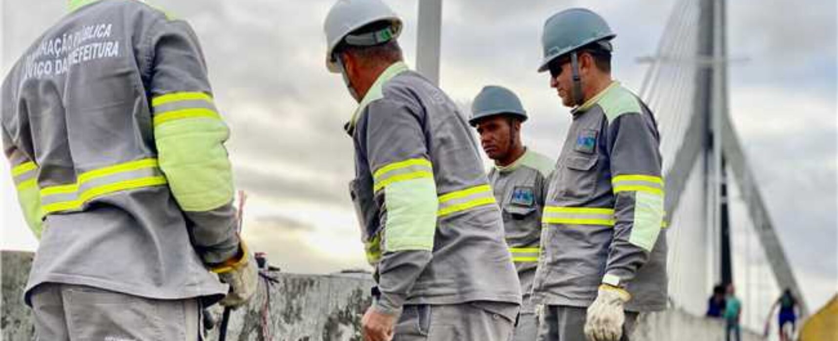 Ponte Jorge Amado recebe serviços de manutenção na rede elétrica