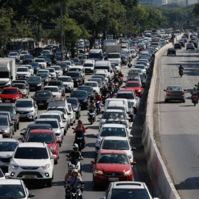 SP tem ponto facultativo e suspende rodízio por greve no transporte