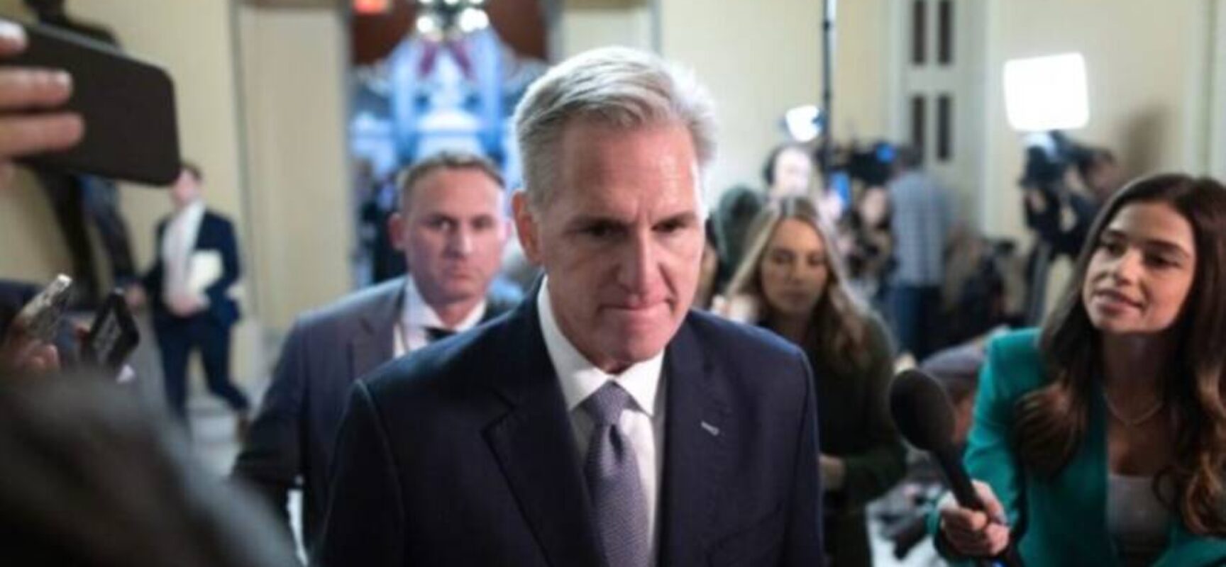 Câmara dos Estados Unidos destitui presidente da Casa pela 1ª vez