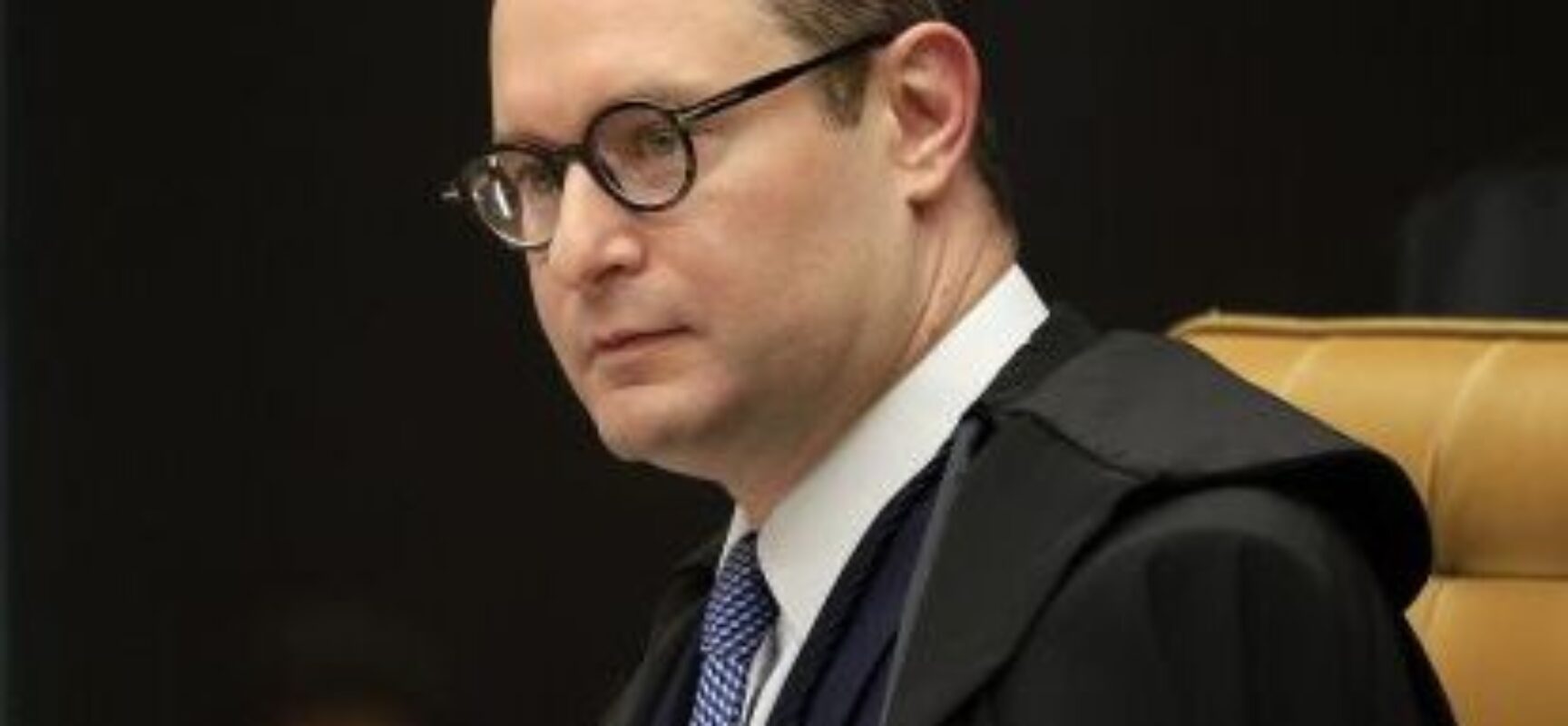 Zanin pede informação sobre aumento de 300% em salário de governador