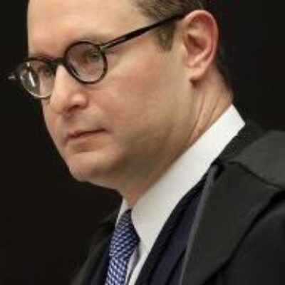 Zanin pede informação sobre aumento de 300% em salário de governador