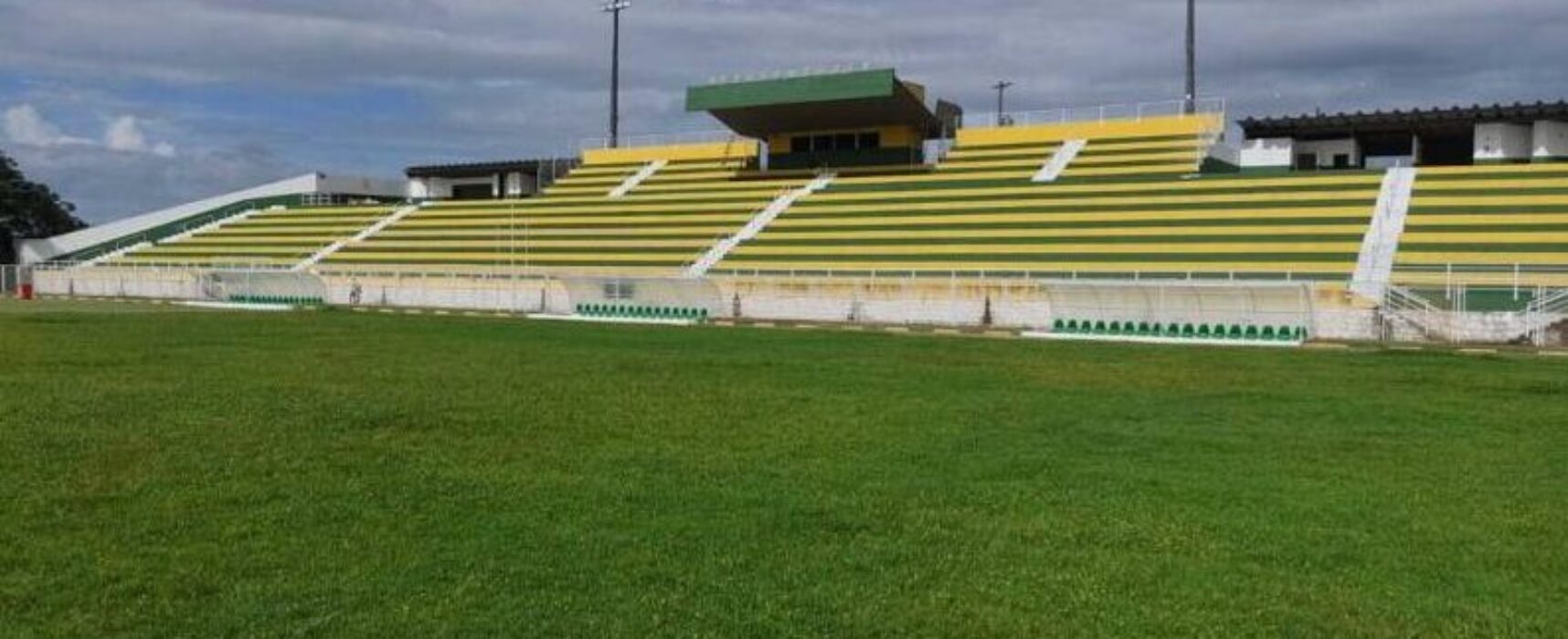 CAMACÃ UMA OPÇÃO PARA O BARCELONA JOGAR? 