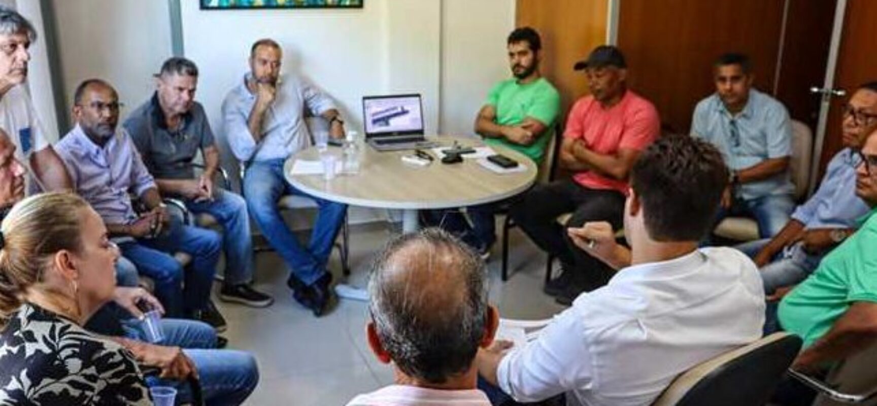Prefeitura de Ilhéus dialoga com moradores da Cidade Nova sobre obras da Praça Misael Tavares