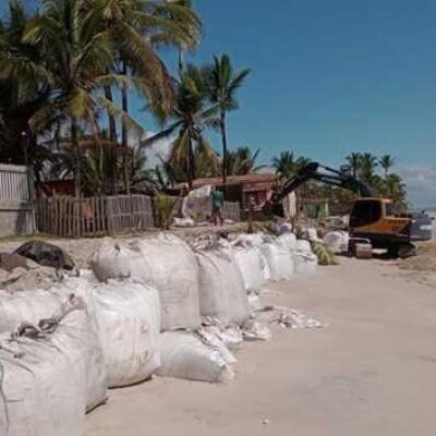 Prefeitura de Ilhéus mobiliza serviços para mitigar danos causados pelo avanço da maré na Zona Norte