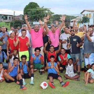 Prefeitura entrega campo de futebol e praça requalificada para comunidade do bairro Ilhéus II