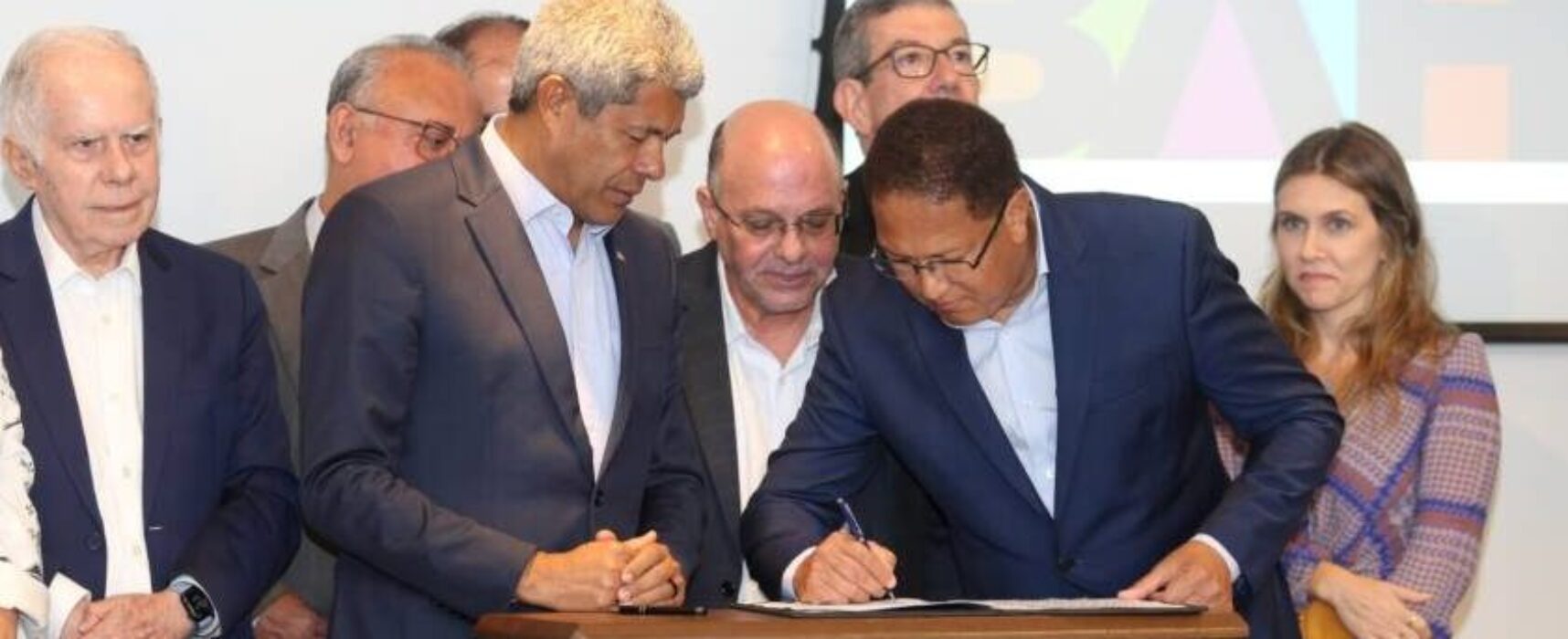 Prefeito Augusto Castro e o governador Jerônimo Rodrigues assinam contrato para o setor de Gás Natural em unidade de Itabuna