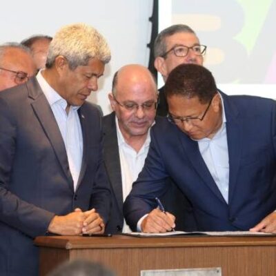 Prefeito Augusto Castro e o governador Jerônimo Rodrigues assinam contrato para o setor de Gás Natural em unidade de Itabuna
