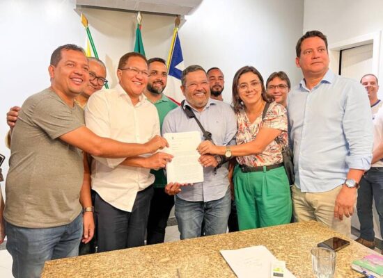 Prefeito Augusto Castro envia PCCS à apreciação da Câmara de Vereadores