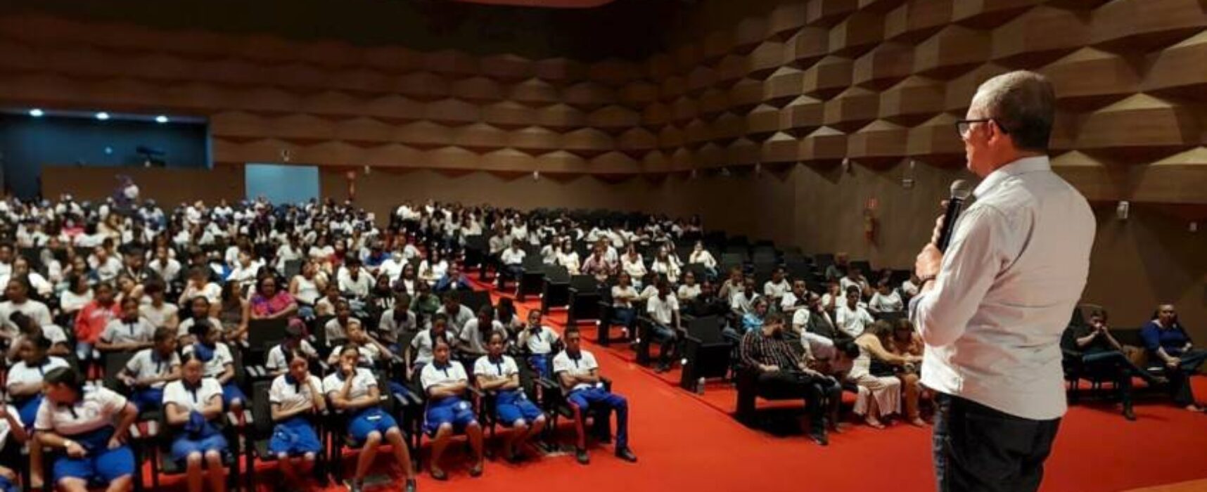 Prefeitura de Itabuna promove primeiro Encontro de Liderança Estudantil do município