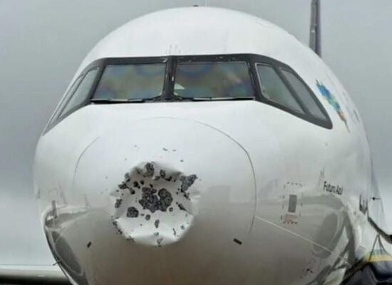 Avião que decolou de Ilhéus é danificado após ser atingido por tempestade