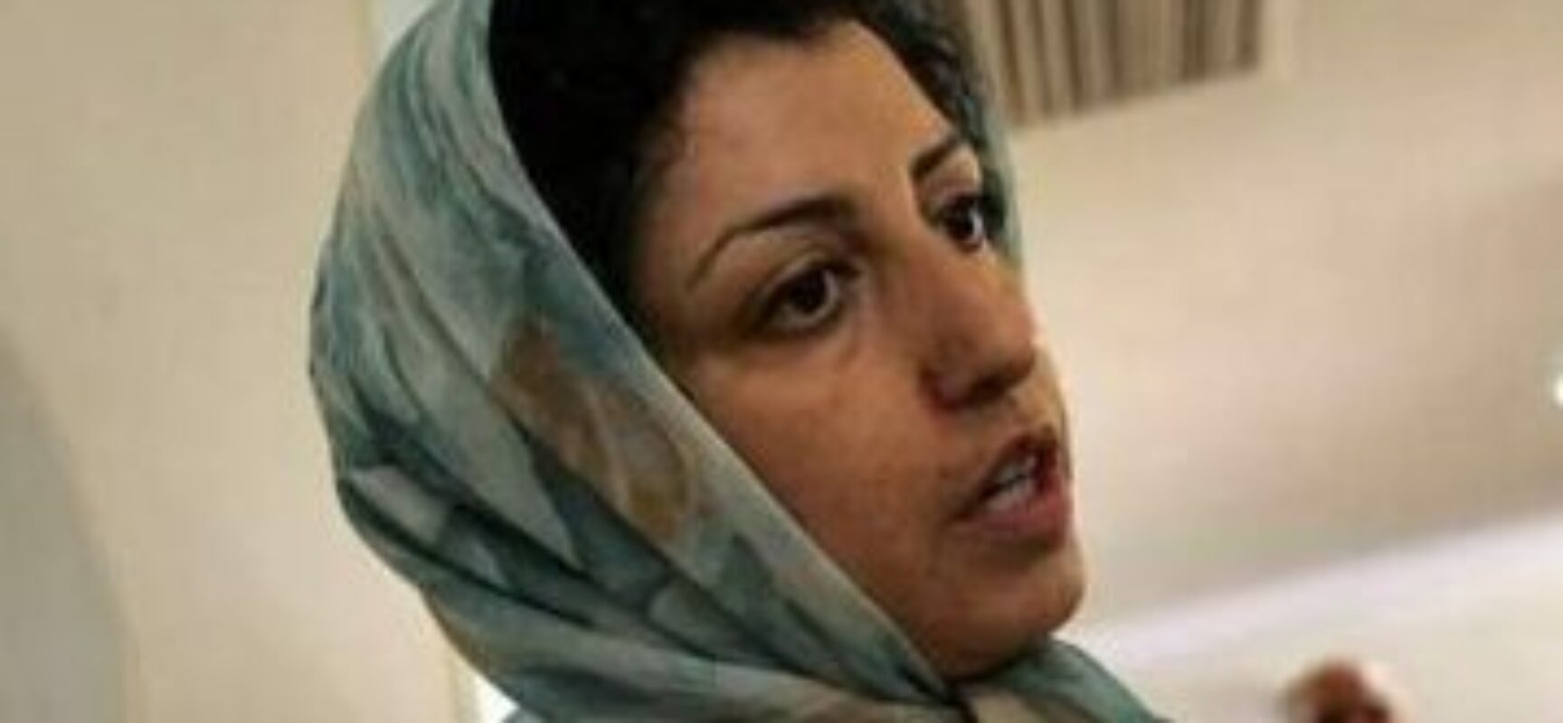 Narges Mohammadi: Vencedora do Nobel da Paz está presa pela 13ª vez no Irã
