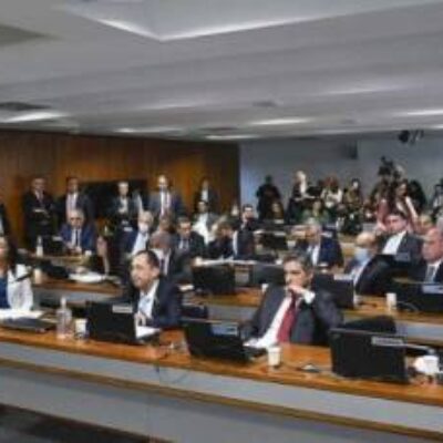 CCJ do Senado aprova PEC que limita decisões monocráticas de ministros do STF