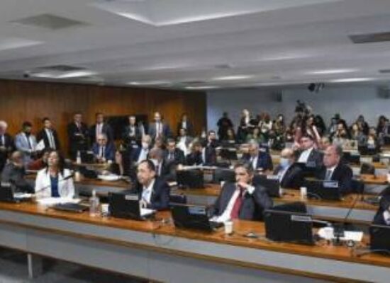 CCJ do Senado aprova PEC que limita decisões monocráticas de ministros do STF