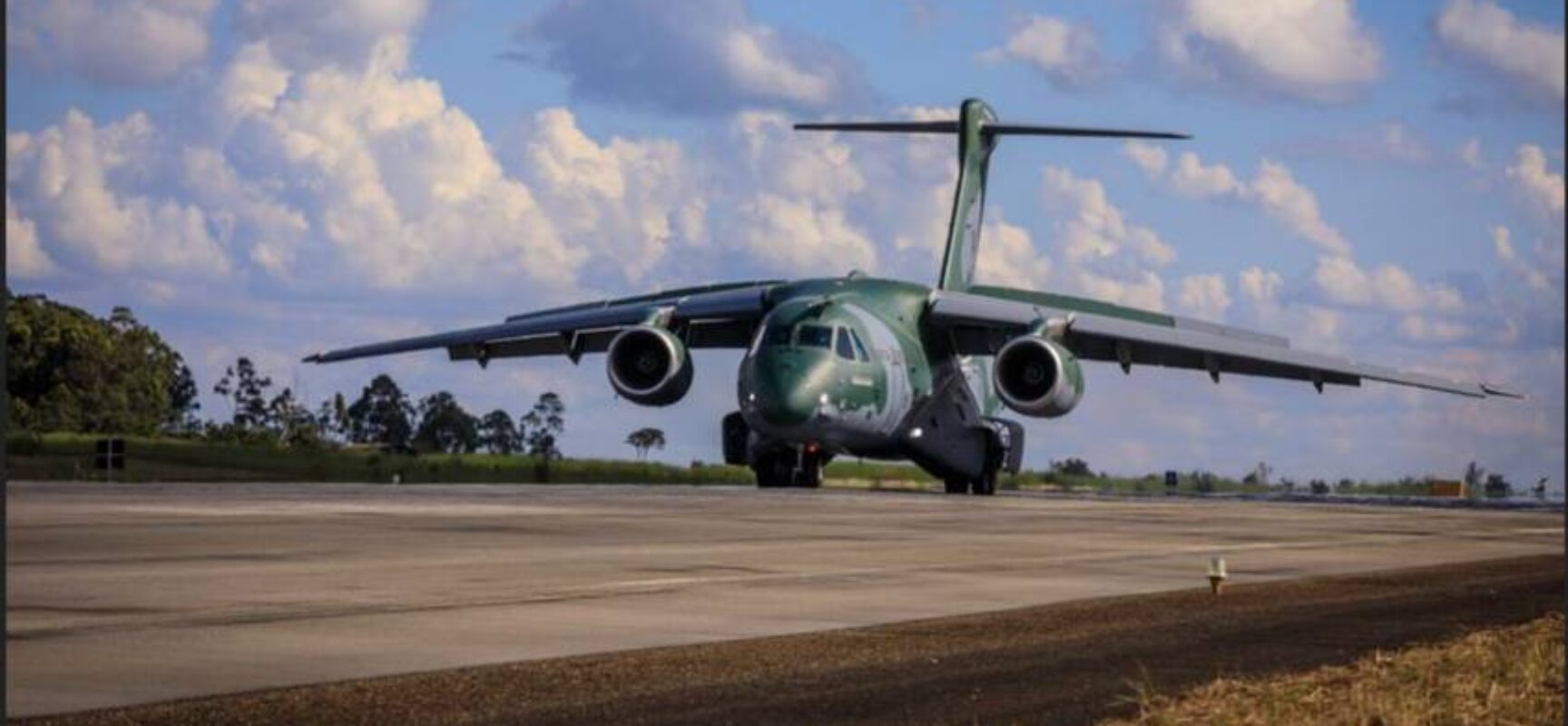 Primeiro avião de resgate parte de Tel Aviv trazendo 211 brasileiros