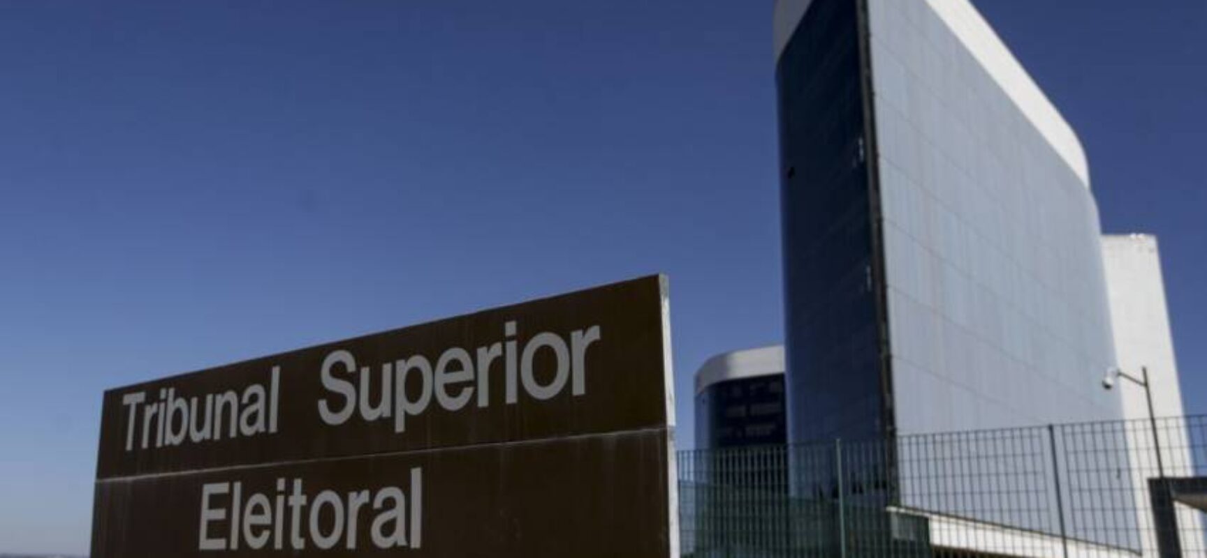 TSE aprova regras para restringir live eleitoral em residência oficial