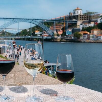 ADEGA PORTUGAL chega a sua terceira edição trazendo informação profunda e fascinante sobre Portugal e seus vinhos
