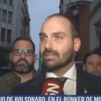 Vídeo: Eduardo Bolsonaro é tirado do ar de entrevista após defender porte de armas na Argentina