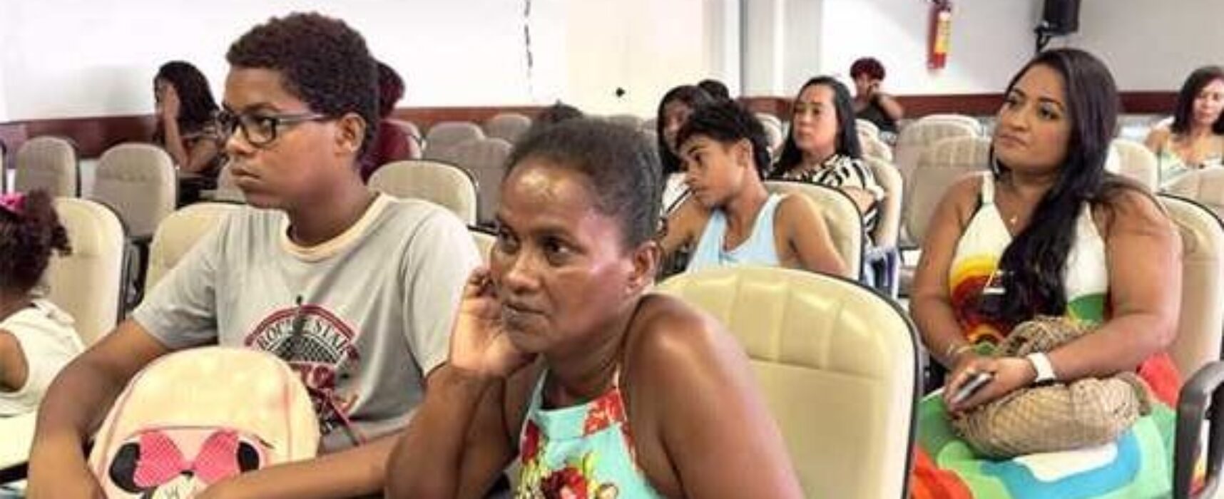 Adolescentes do Projeto Protagonize e do SCFV participam de palestra sobre programas de estágio