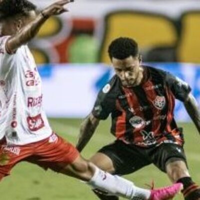 Vitória empata com golaço mas adia confirmação do acesso para a Série A
