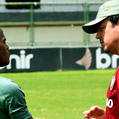 Conheça o caso em que técnico e jogador de mesmo time foram adversários por seleções