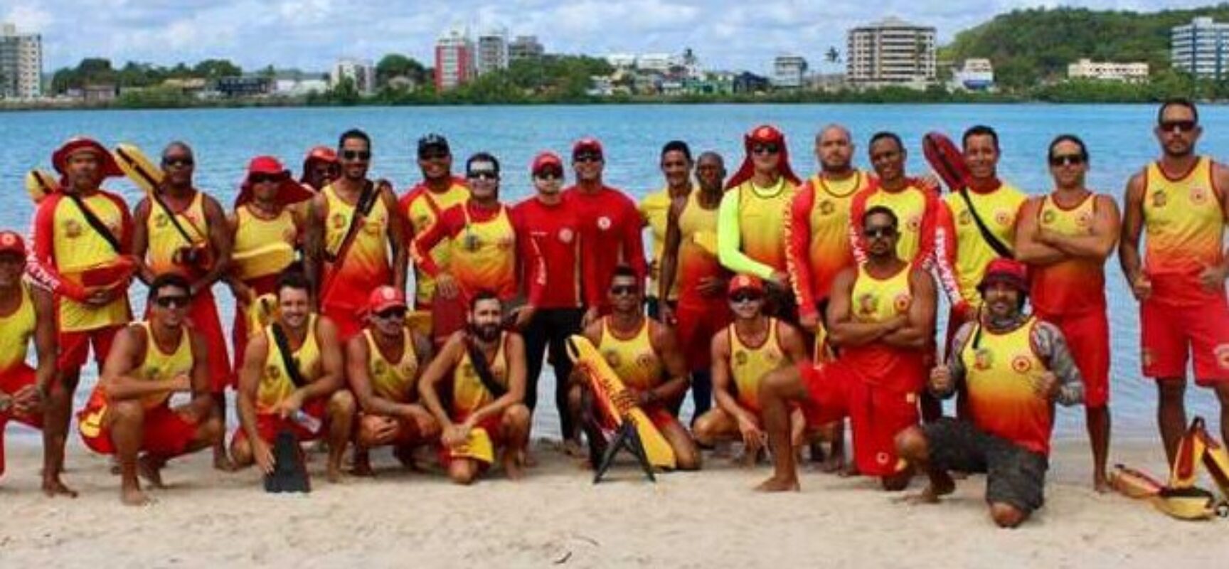 Prefeitura de Ilhéus e Corpo de Bombeiros realizam treinamento de salva-vidas para o verão 2023/2024