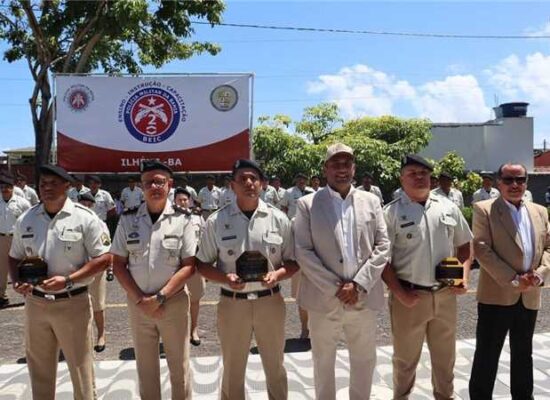 Mário Alexandre prestigia formatura de nova turma de sargentos da PMBA e recebe homenagem do CPRS
