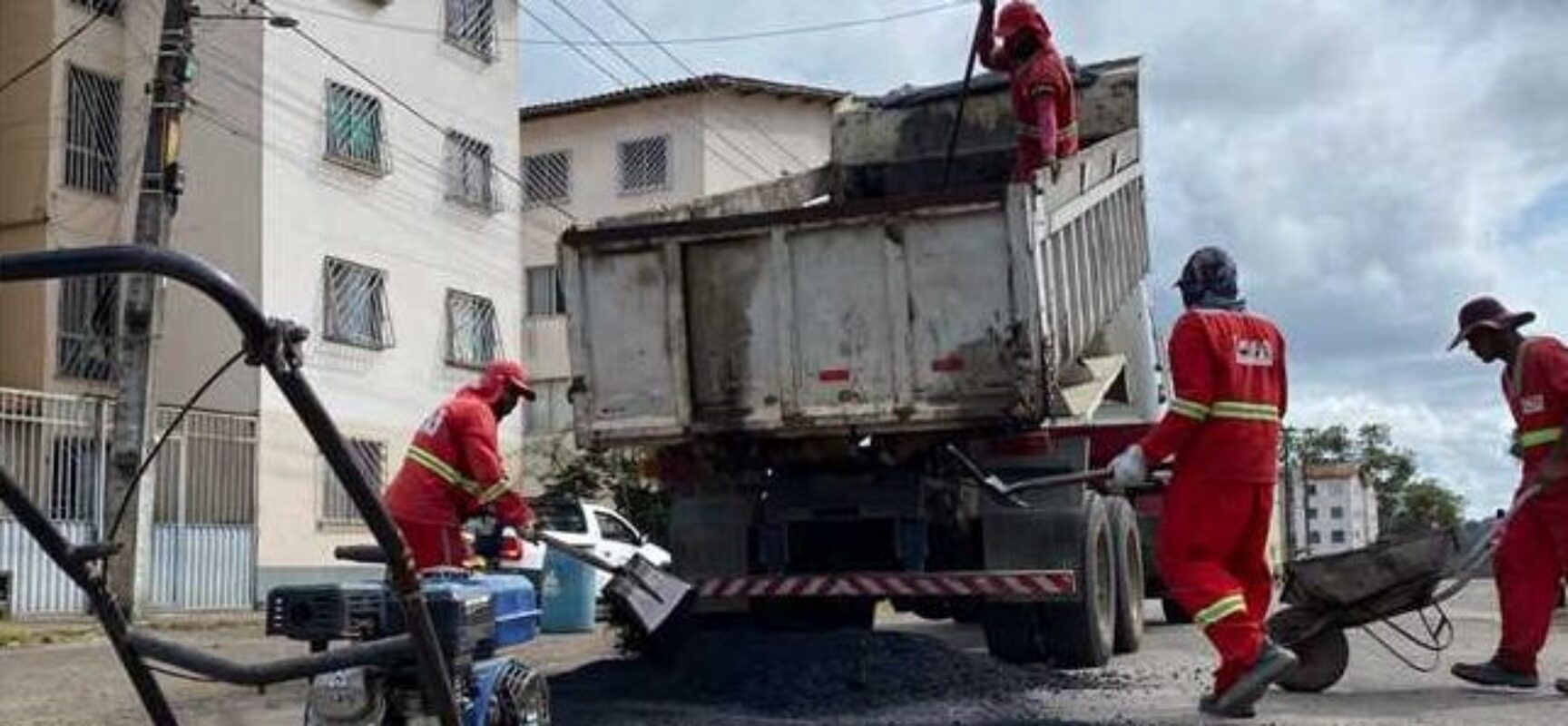 Operação tapa-buracos chega ao Residencial Morada do Porto