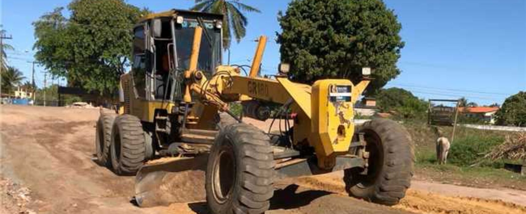 Prefeitura realiza patrolamento e cascalhamento em Vila Juerana, Acuípe do Meio e Cururutinga