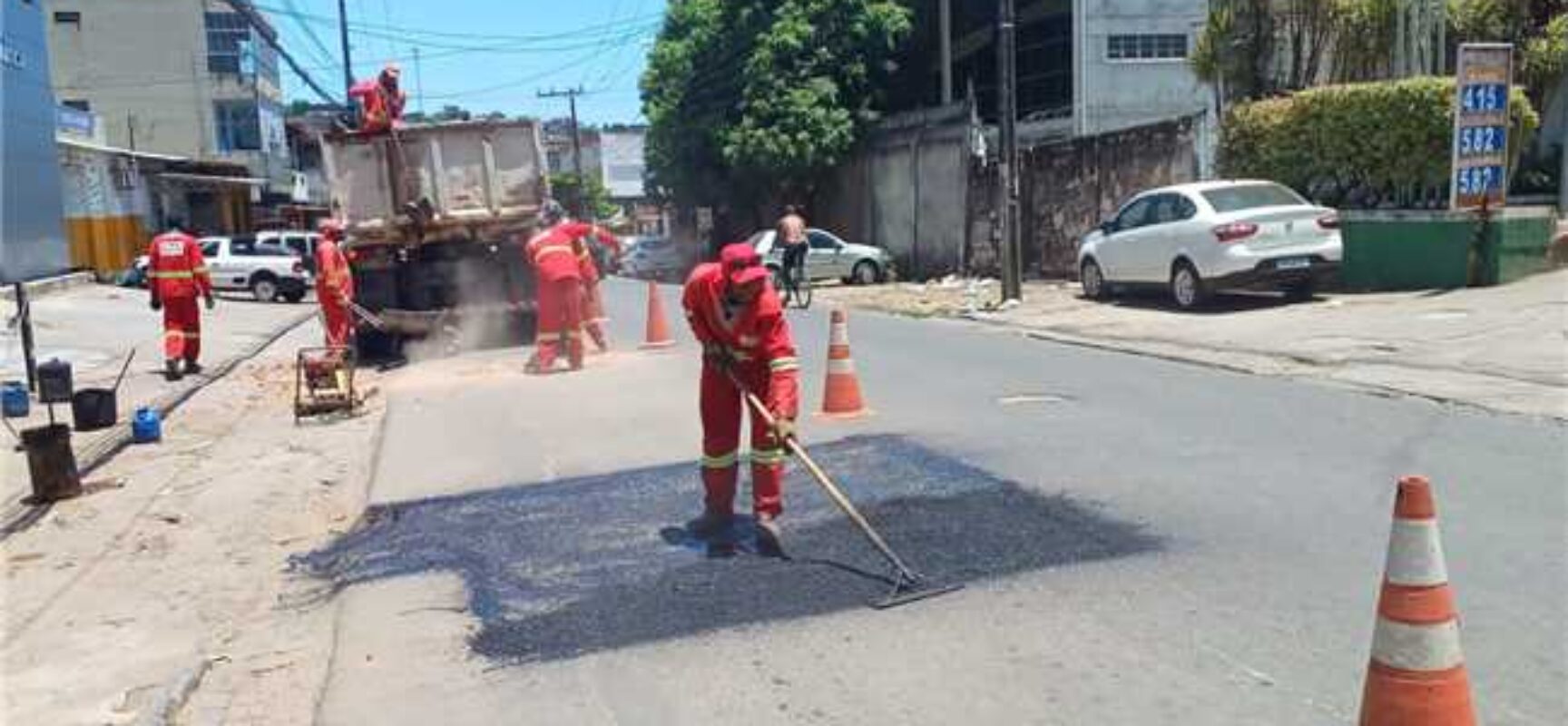 Prefeitura de Ilhéus realiza operação tapa-buracos na Avenida Ubaitaba
