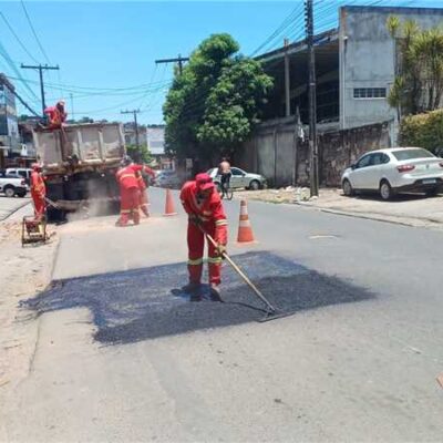 Prefeitura de Ilhéus realiza operação tapa-buracos na Avenida Ubaitaba