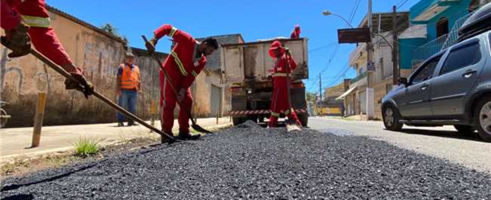 Município intensifica operação tapa-buracos na Avenida Ubaitaba