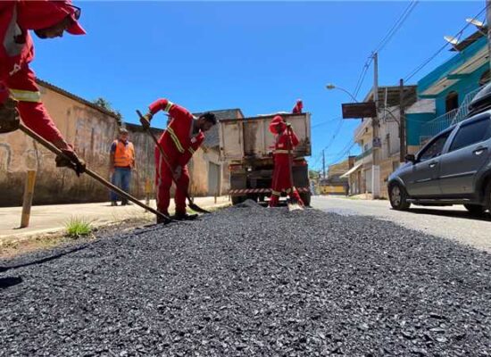 Município intensifica operação tapa-buracos na Avenida Ubaitaba