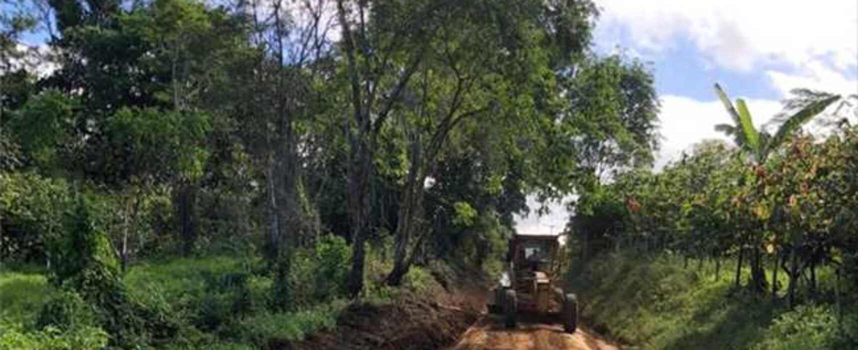 Município intensifica recuperação das estradas vicinais de Ilhéus