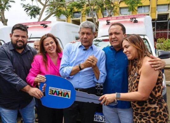 Deputada Soane Galvão conquista ambulância e novos veículos para fomentar atividade agrícola na região