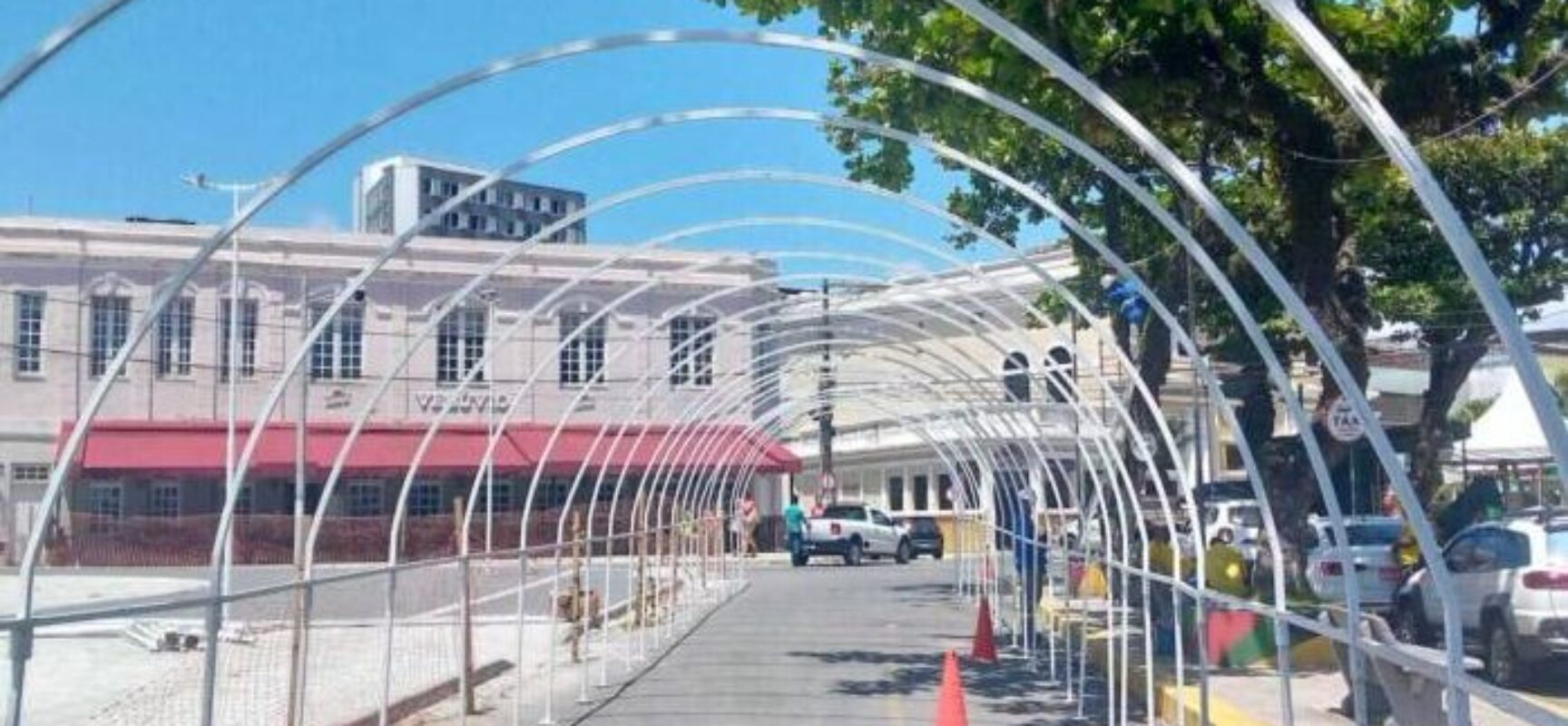 Centro Histórico de Ilhéus começa a receber iluminação especial para as festas de fim de ano