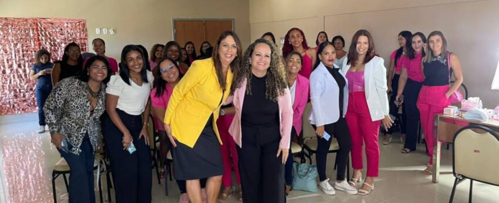 Manicures ilheenses participam do Workshop Manicures em Transformação, visando crescer em seus negócios